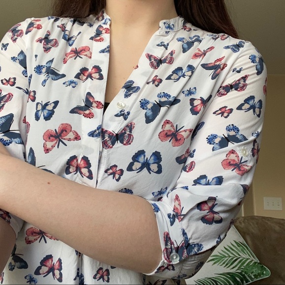 2 for 25 💗 Butterfly Patterned Blouse - Picture 3 of 4